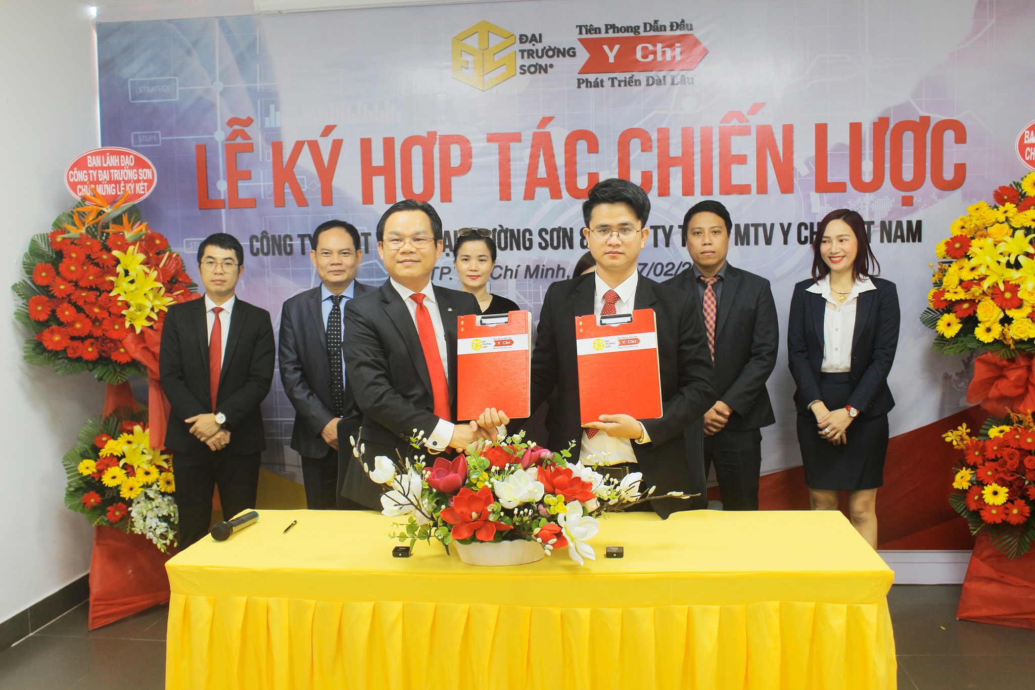Lễ Ký kết thỏa thuận hợp tác giữa CTCP Đầu tư & Phát triển Đại Trường Sơn với CTY TNHH MTV Y Chi Việt Nam diễn ra tại tòa nhà số 555 Phạm Văn Bach, P.15, Q.Tân Bình, Tp.Hồ Chí Minh