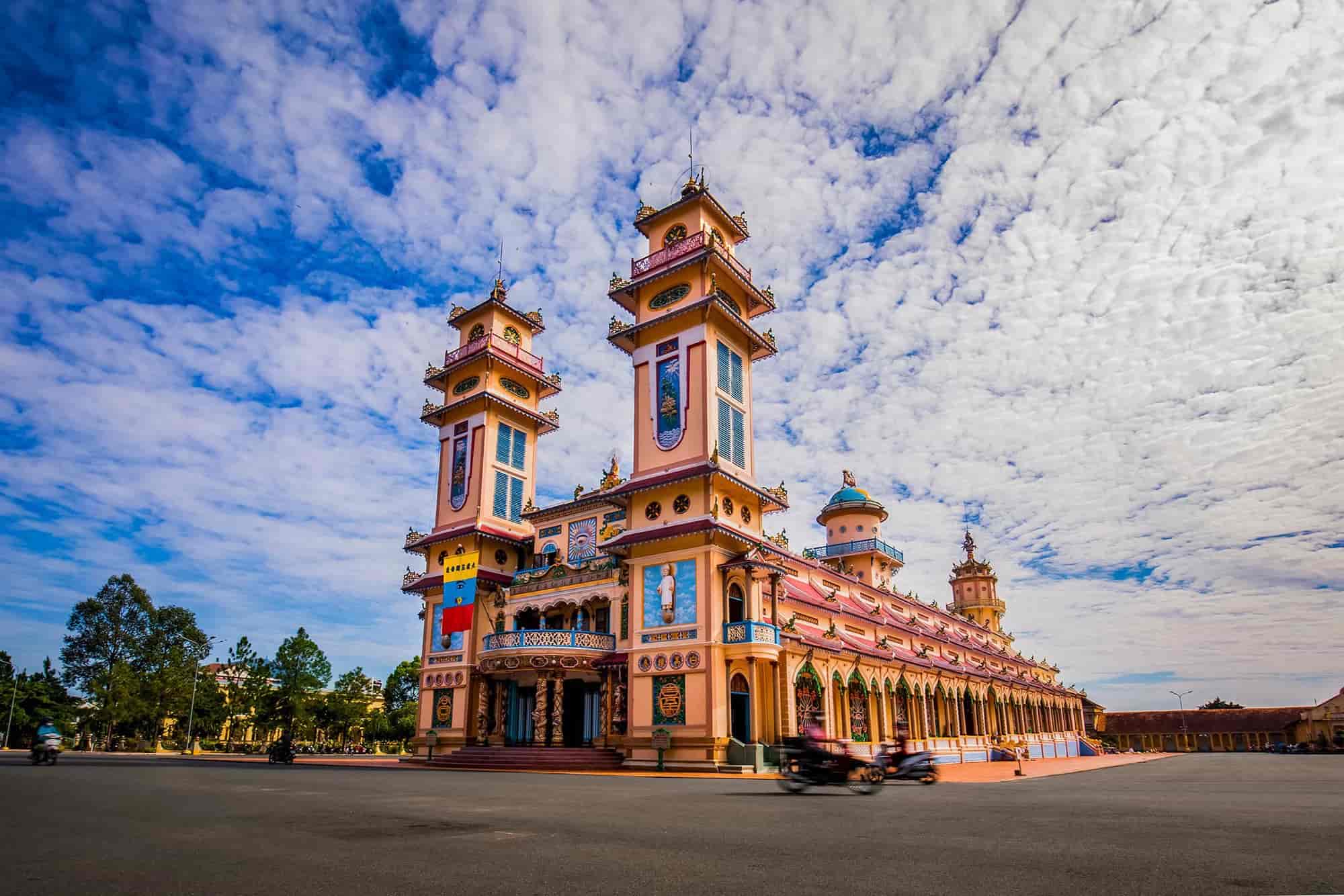 Thị xã có gần 90% dân số theo đạo Cao Đài. Đây cũng là nơi đặt toà thánh Tây Ninh, cơ quan trung ương của tôn giáo Cao Đài. Không những thế, đây còn là điểm du lịch nổi tiếng, thu hút hàng chục nghìn khách tham quan hàng năm.